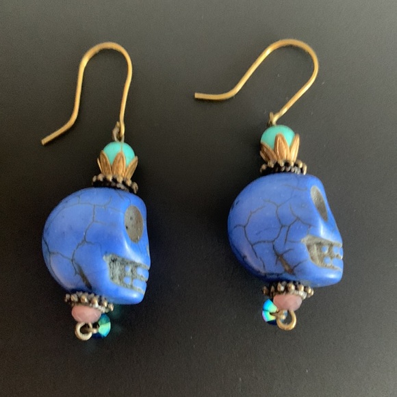 Blue skull dangle earrings - Picture 5 of 6
